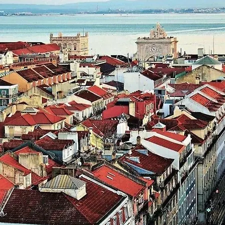 Charming Terrace Flat Center And Trendy Location Lisbon