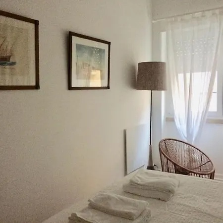 Charming Terrace Flat Center And Trendy Location *