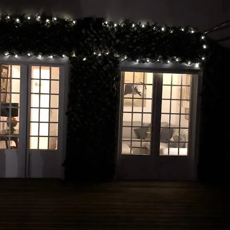 Charming Terrace Flat. & Trendy Location. *