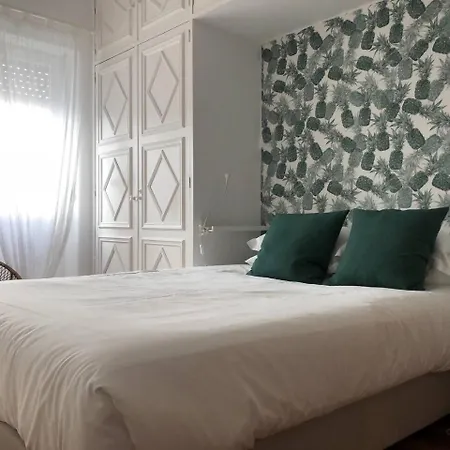 Charming Terrace Flat. & Trendy Location.
