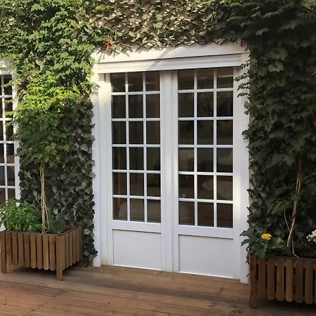 Charming Terrace Flat. & Trendy Location. Lägenhet *