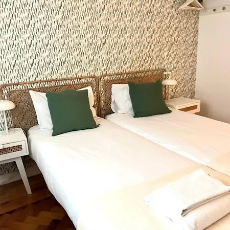 Charming Terrace Flat. & Trendy Location. * Lisboa