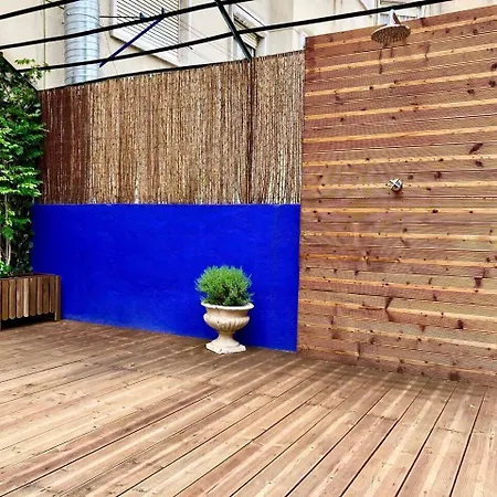 Charming Terrace Flat. & Trendy Location.
