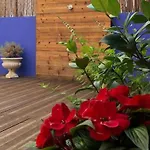 아파트 Charming Terrace Flat. & Trendy Location. *