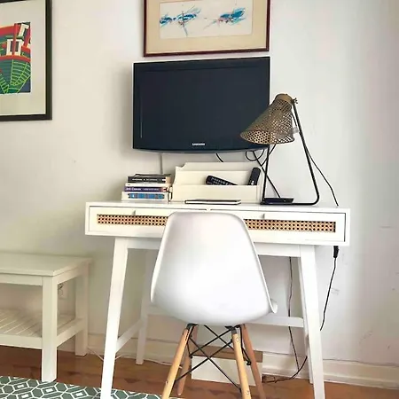 Charming Terrace Flat. & Trendy Location. Appartamento Lisbona