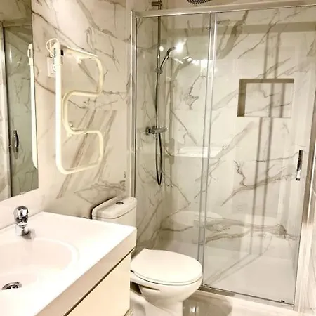 Charming Terrace Flat Center And Trendy Location דירה *